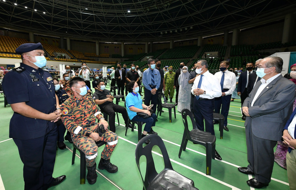 PM satisfied with Sarawak Covid-19 vaccination programme, says deputy CM
