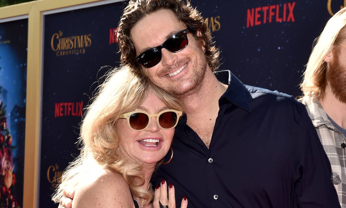 Oliver Hudson reveals epic details of family vacations with Goldie Hawn and Kate Hudson