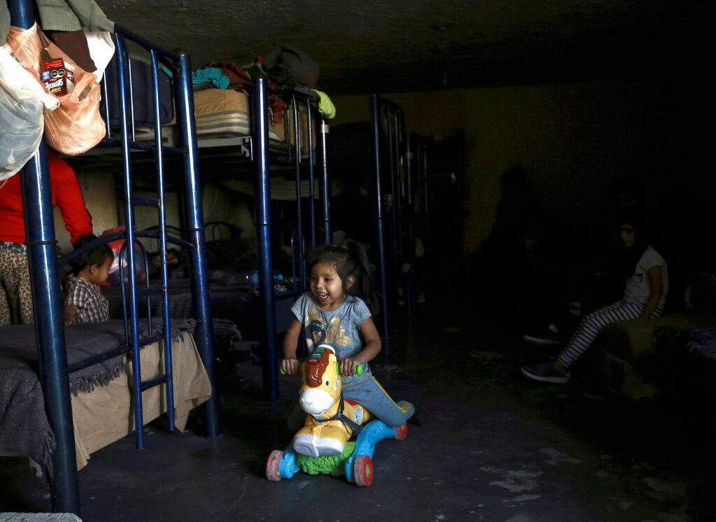 2 toddlers dropped from atop 14-foot US-Mexico border wall