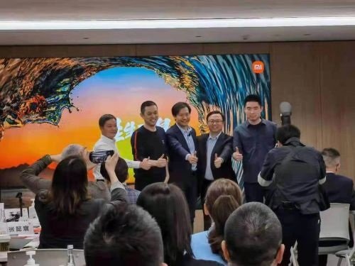 中国造车天团人物齐聚：雷军与李斌、李想、何小鹏、王传福合影照片曝光