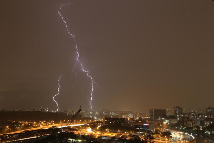 Thundery showers, frequent lightning expected in first half of April