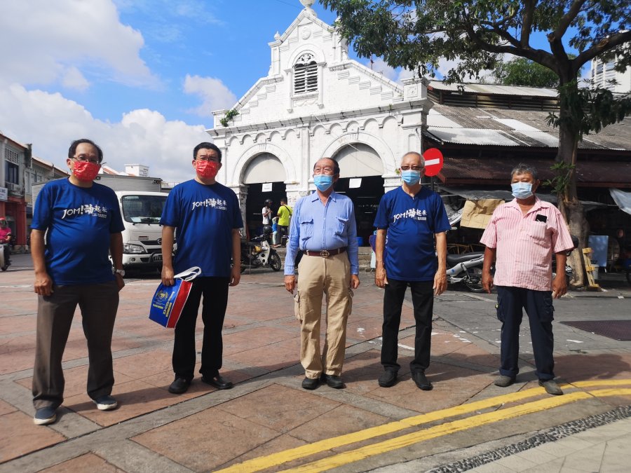 骆堡材建议为巴刹鸡贩商　安装高端宰鸡鸭设备
