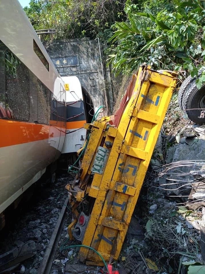 【台铁出轨】台铁下修死亡人数 51人丧命包括司机与助理司机