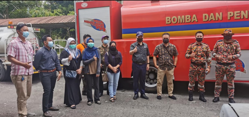 Nine tankers deliver water to University Apartment