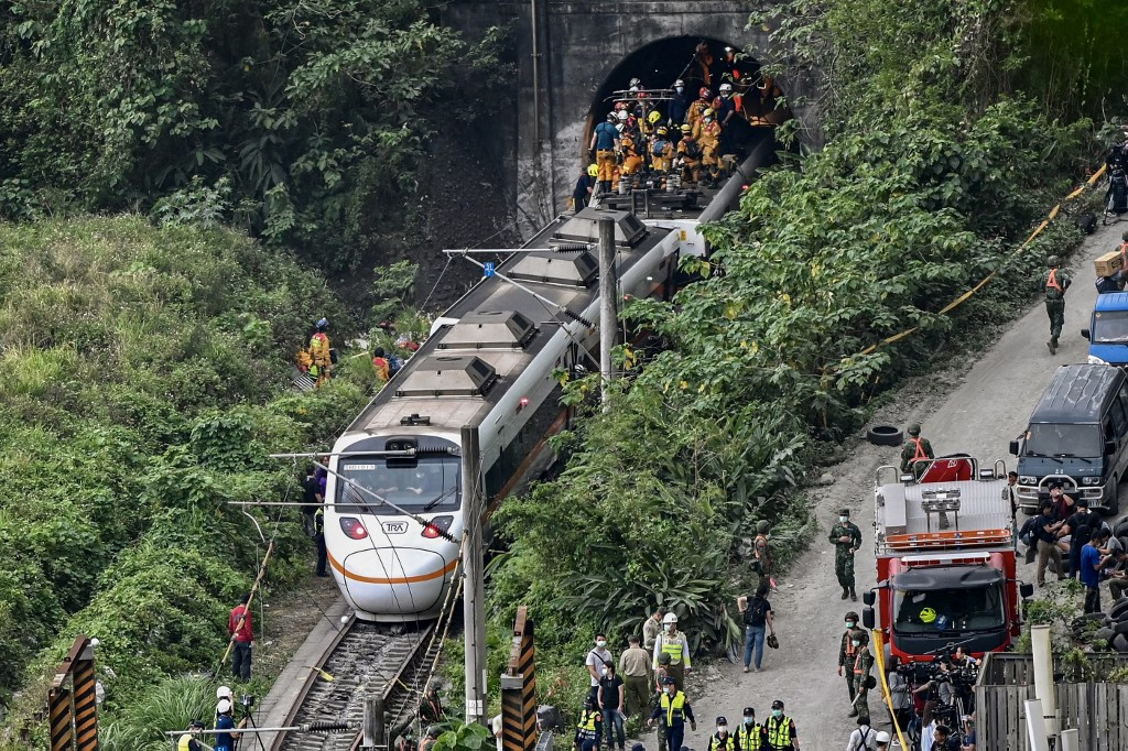 China extends condolences to victims of Taiwan train accident