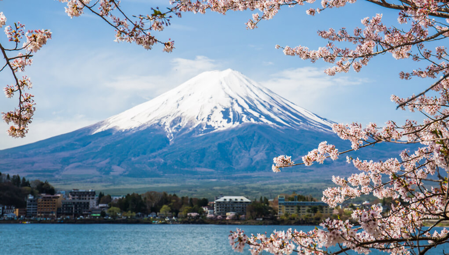 富士山拟征入山税 增条件防准备不足者登山
