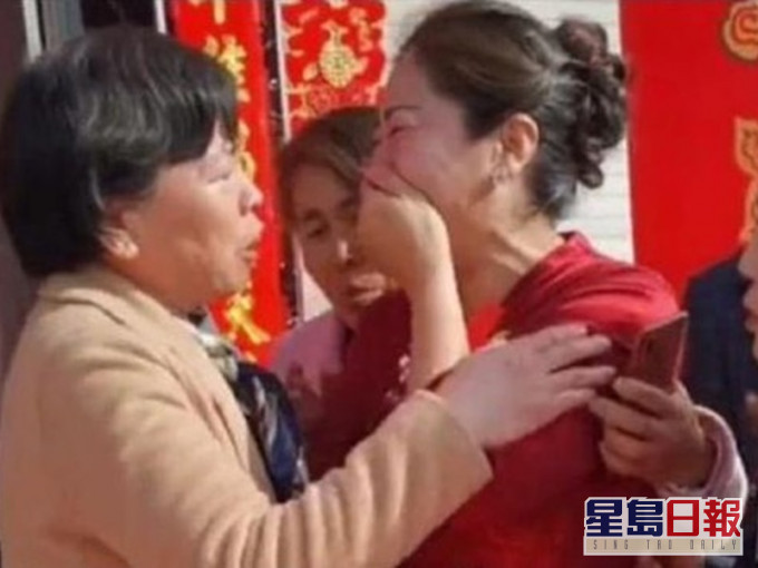 儿子婚礼见媳妇胎记认回亲生女 养子变女婿