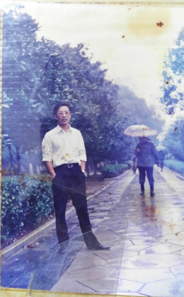 大巴司机突发脑溢血去世，倒下前救了27名乘客