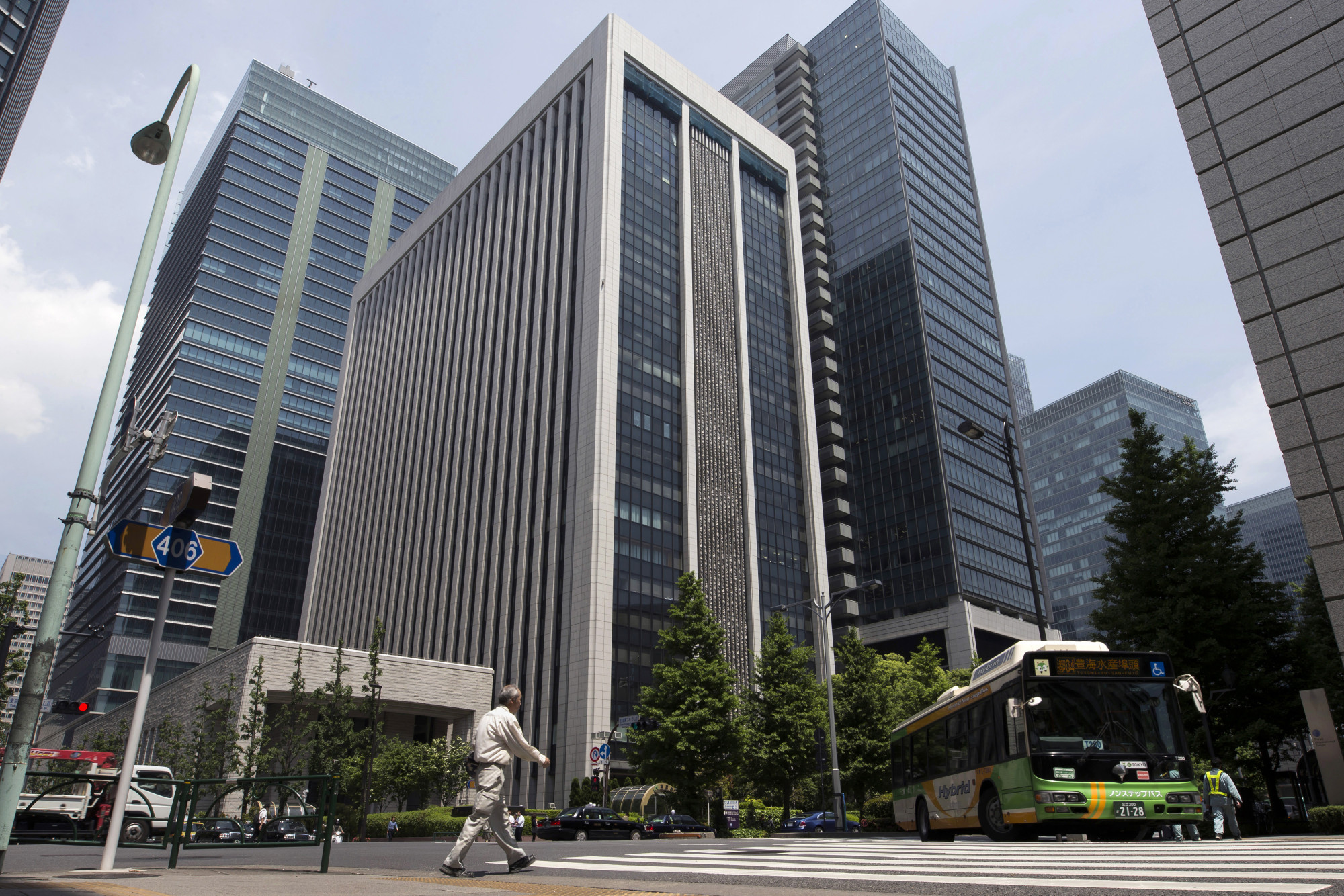 Japan’s Biggest Bank Rebuilds Tokyo HQ for Post-Pandemic Work