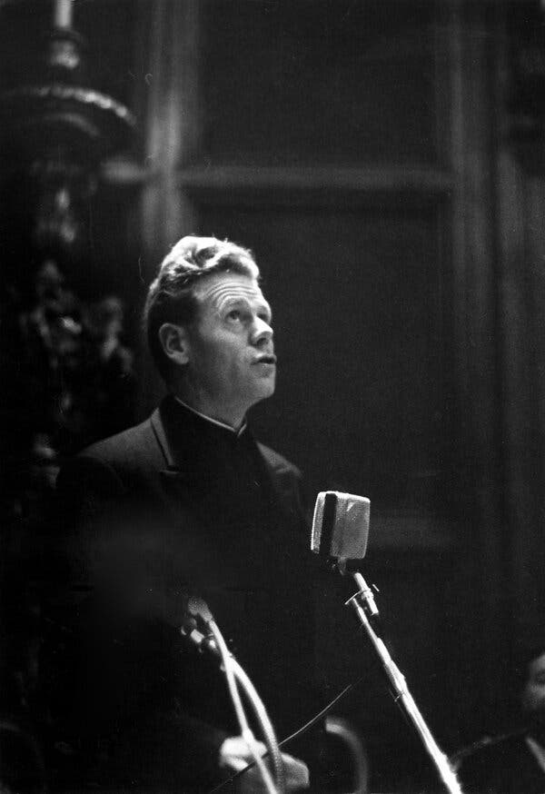 Hans Küng, Catholic Theologian With a Powerful Critique, Dies at 93