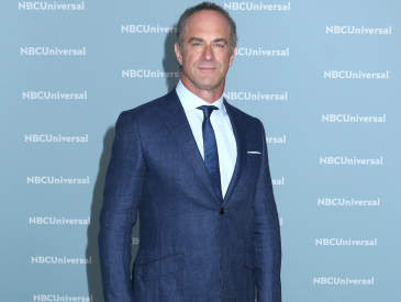 Christopher Meloni’s Butt Is Going Viral For Looking Too Good in This New Twitter Photo