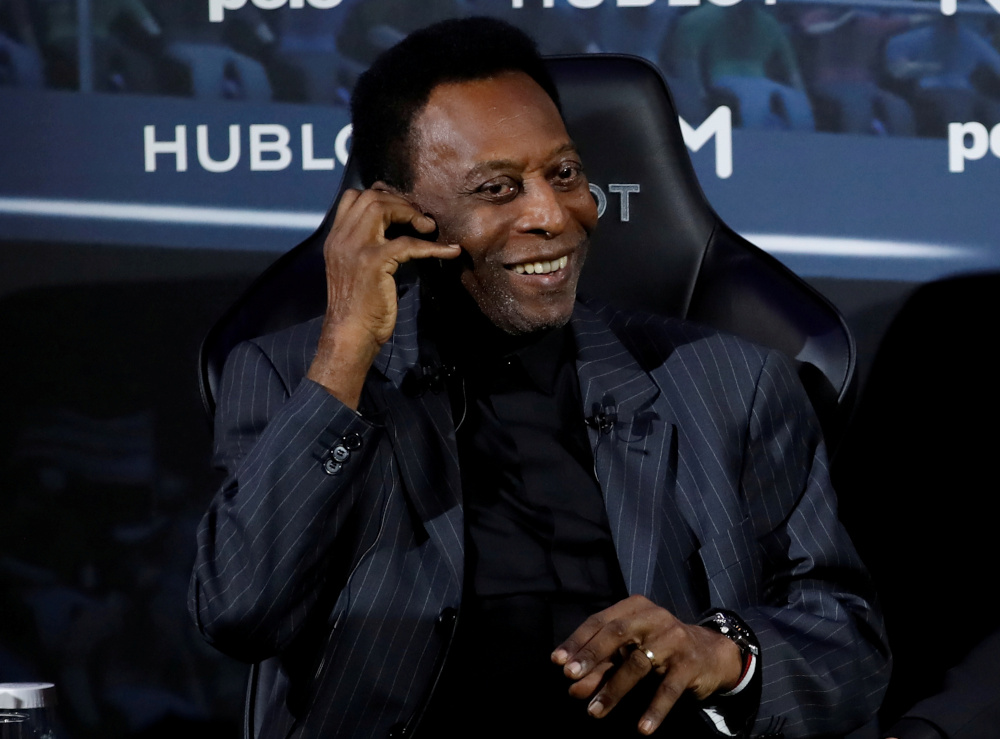 Pele recovering in hospital following removal of tumour
