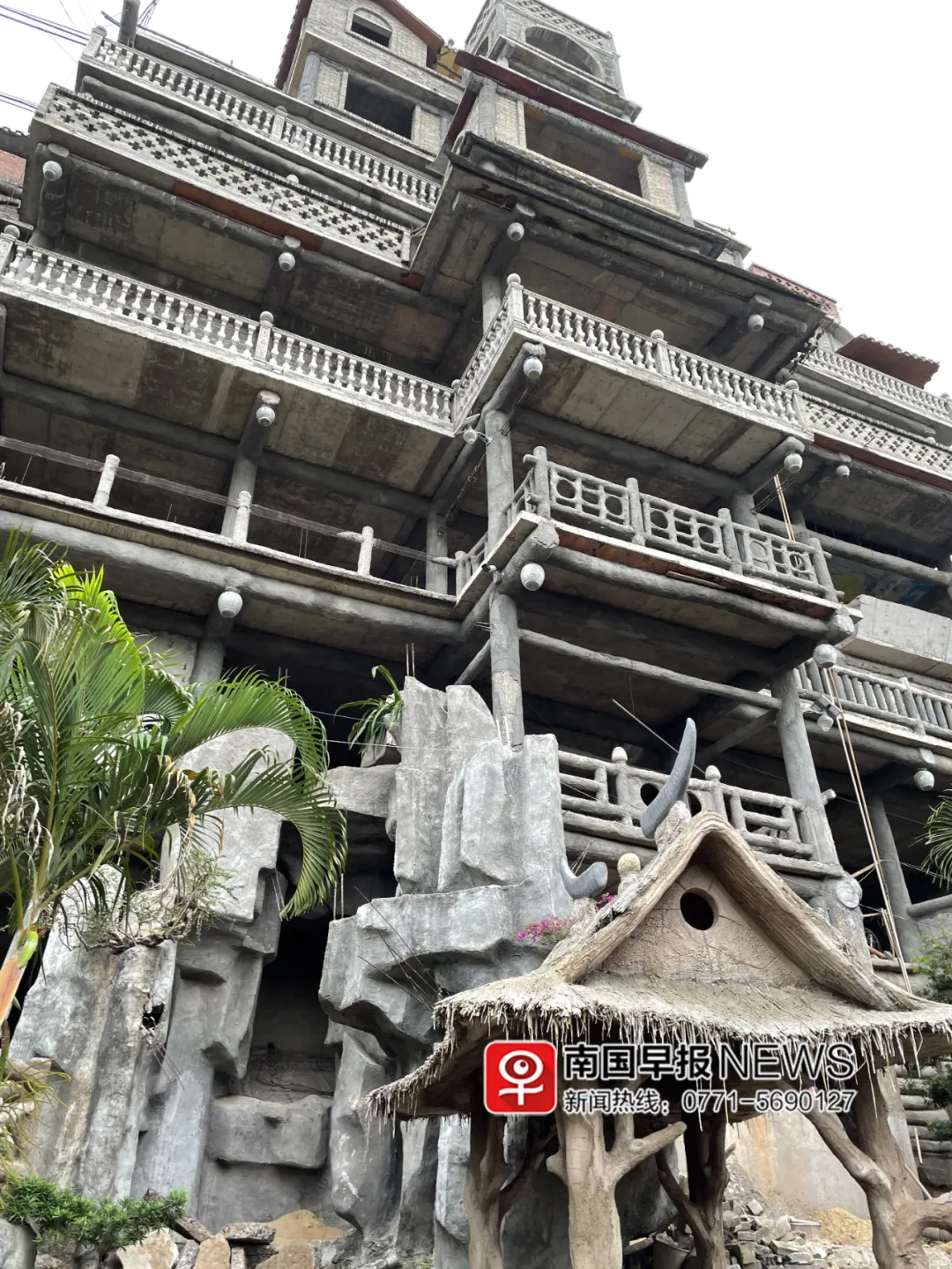 农民斥1500万建了一栋“怪楼”！集世界各地建筑风格…