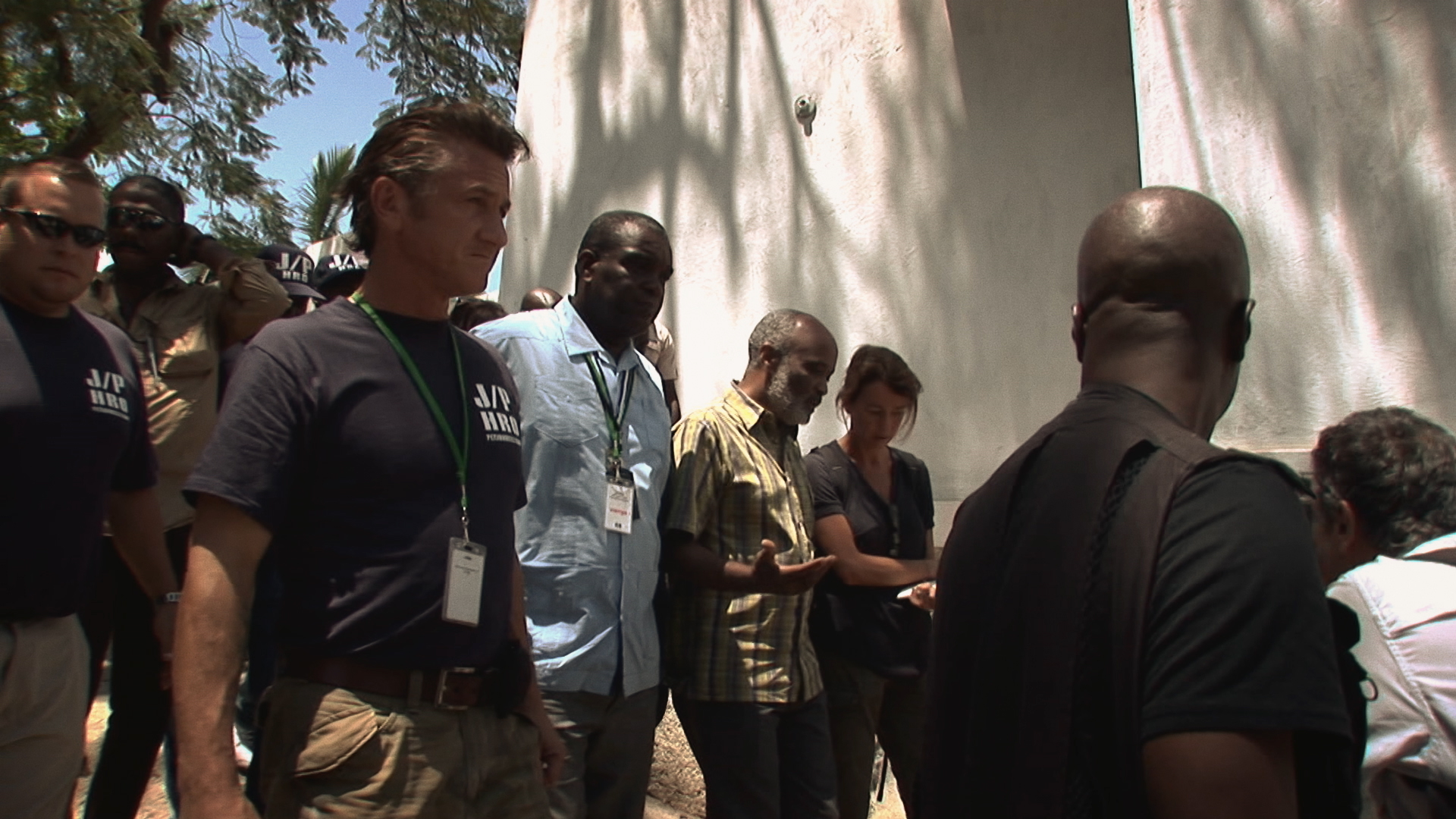 Sean Penn runs toward tragedy in Haiti earthquake doc Citizen Penn