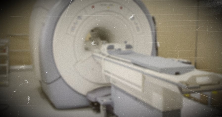 做完磁振被留在检查舱　男子自行爬出来…医护竟在刷手机