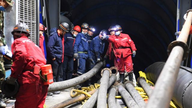 新疆发生煤矿透水事故21人被困 涉事煤矿许可证曾被注销（图）