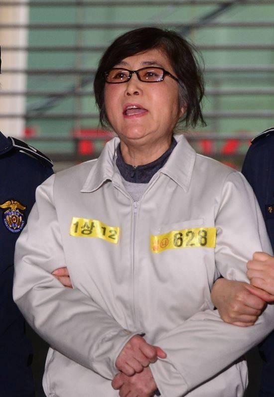 韩闺蜜干政案主犯 控告看守所员工性骚扰