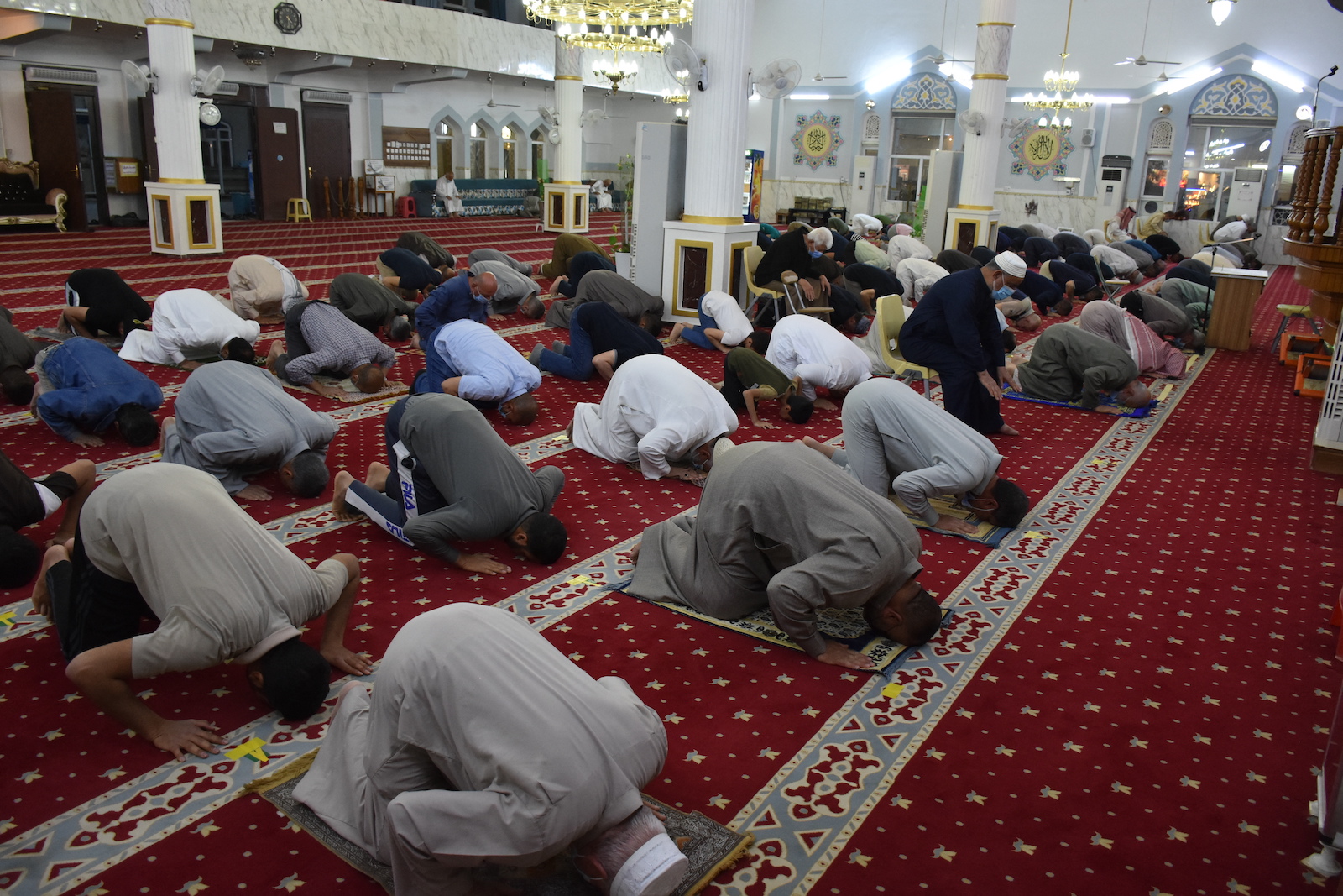 Far from hosting Ramadan dinners, Iraqis go hungry