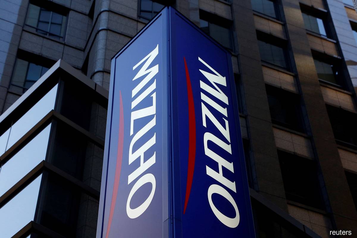 Japan's Mizuho to decline to chair lobby group after glitches — source