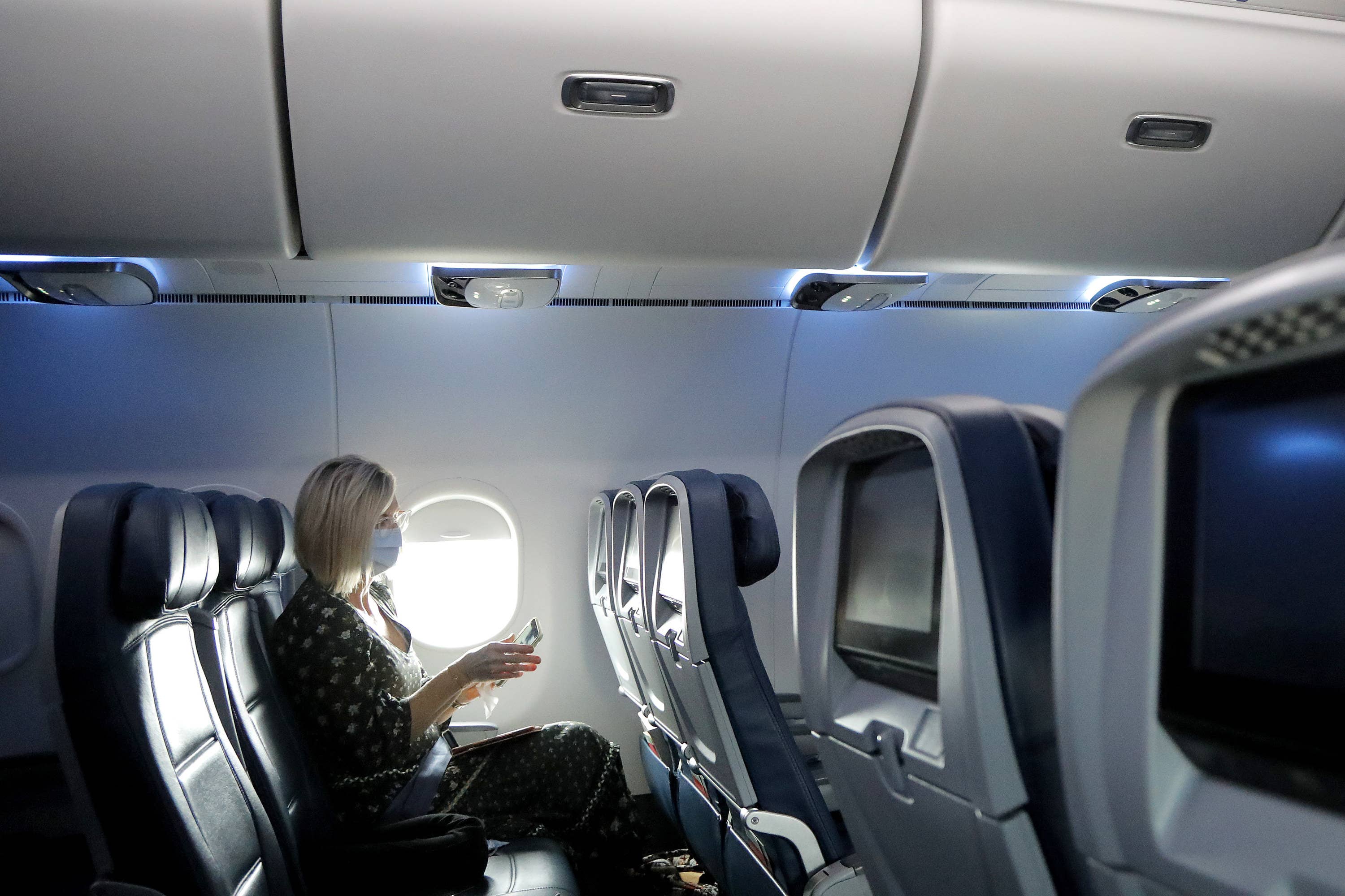 A New Study Suggests Empty Middle Seats On Planes Reduce COVID Exposure By A Third
