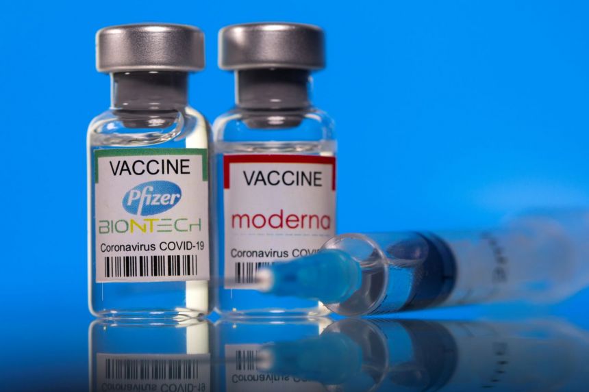 Pregnant women in Britain told to have Pfizer or Moderna Covid-19 vaccines