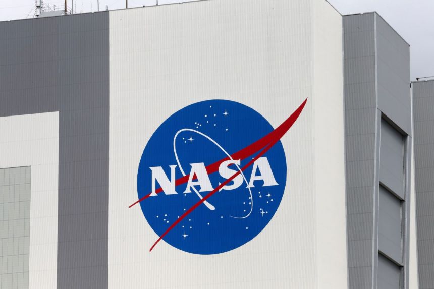 SpaceX wins US$2.9 billion Nasa contract for moon spacecraft