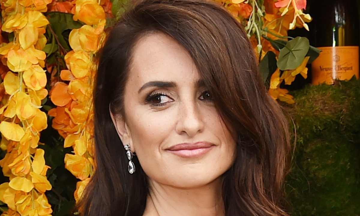 Penelope Cruz stuns fans with gorgeous lingerie picture