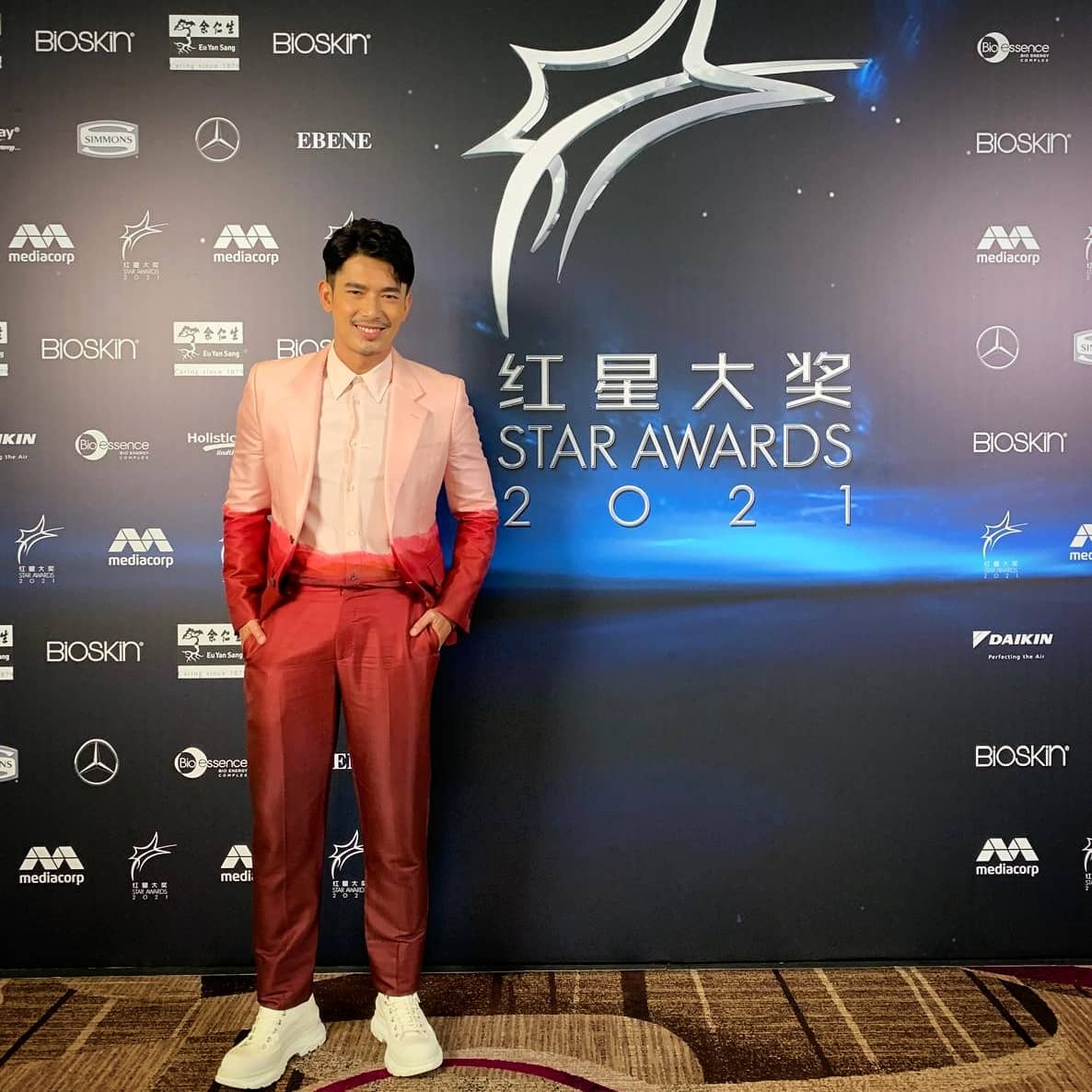 Elvin Ng embraces Bandung memes after he dresses in rose-pink suit at star awards 2021