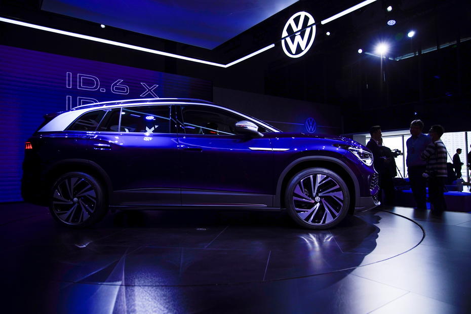 Chip shortage casts shadow on China's auto industry recovery