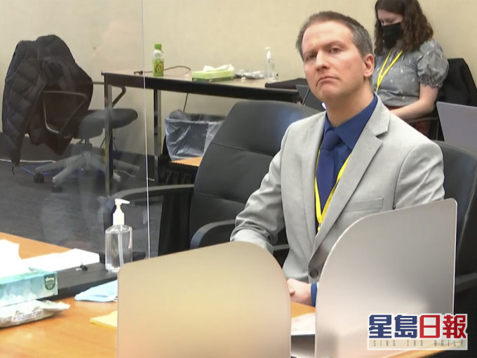 弗洛伊德被跪颈后死亡案 陪审团结束首日商议未达成裁决