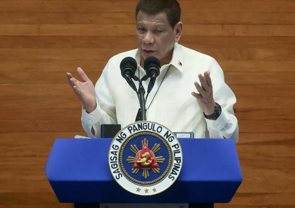 Philippines’ Duterte prepared to deploy navy over South China Sea claim