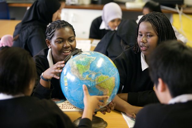Afro hair: How pupils are tackling discriminatory uniform policies