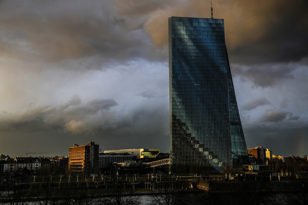 ECB to reassure on cheap money as virus woes persist