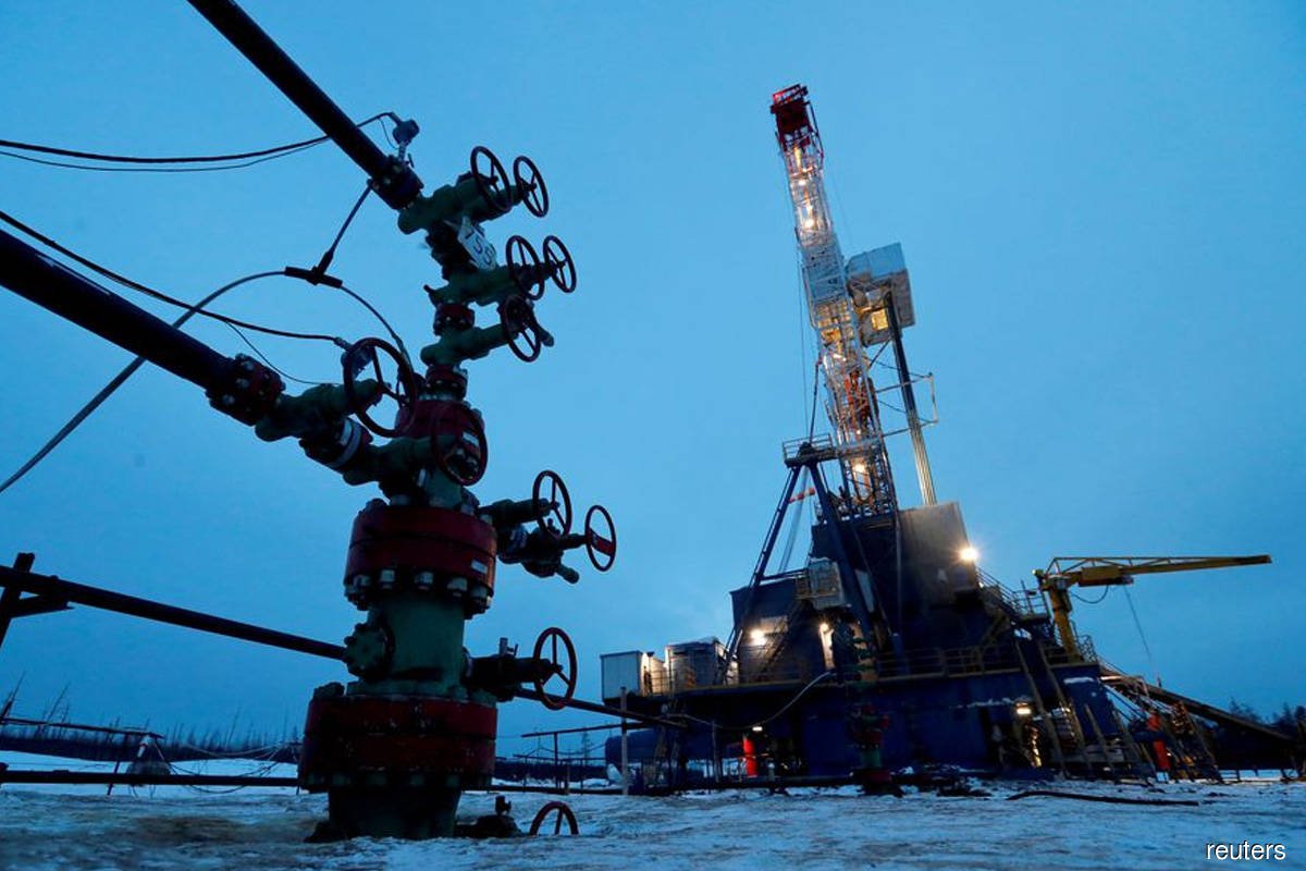 Oil prices drop 2% on US crude build, Covid-19 surge in India