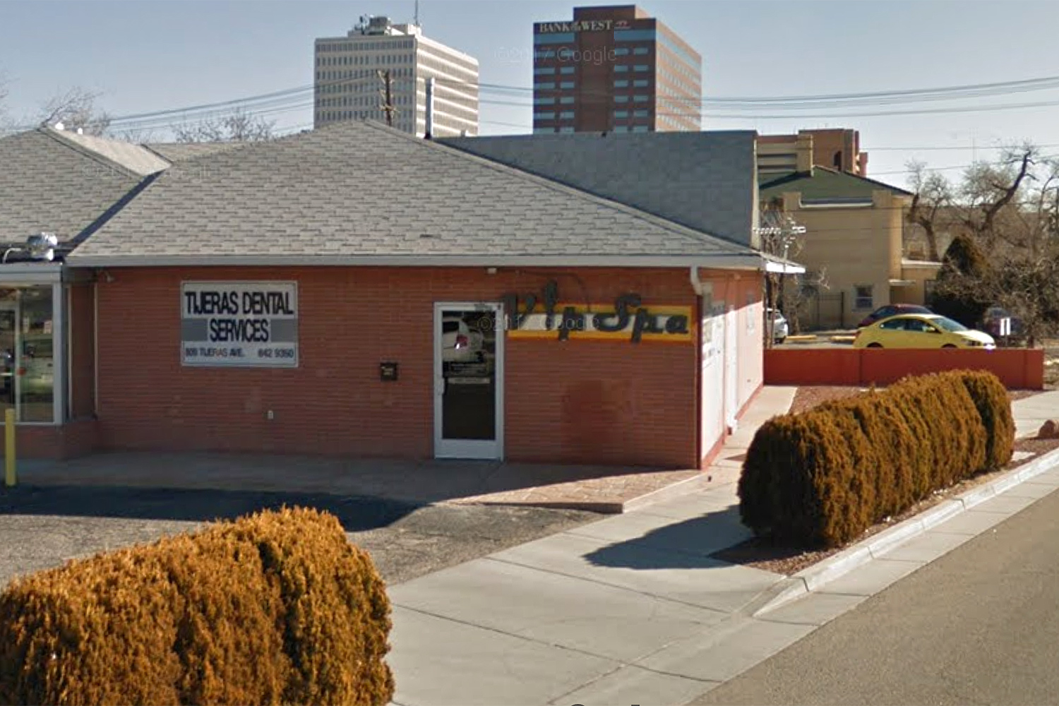 Salon Owner Who Offered 'Vampire Facials' Indicted on Two Dozen Counts After Clients Contract HIV