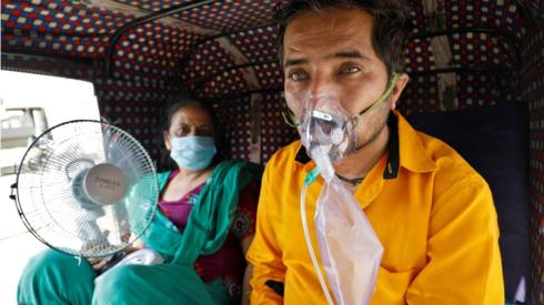 Covid: Countries send aid to ease India's oxygen emergency