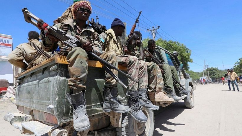 Somalia violence: Rival units fight amid row over president's term