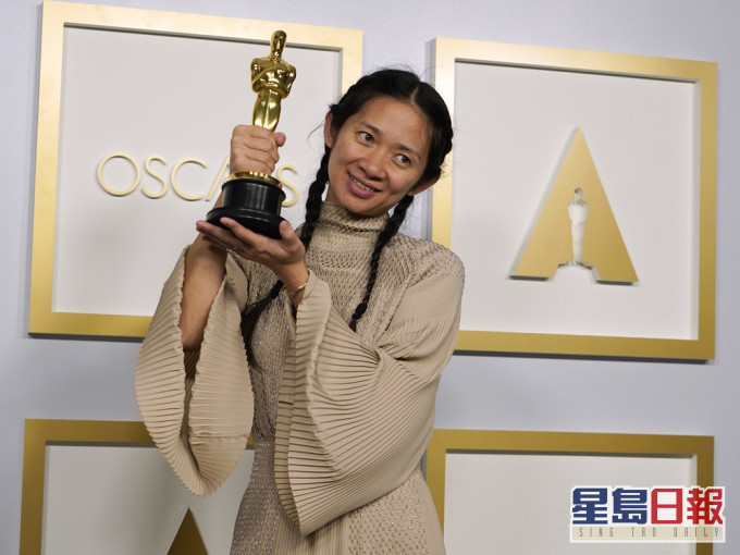 《浪迹天地》夺3奖成奥斯卡大赢家 赵婷成首位亚裔女性膺最佳导演