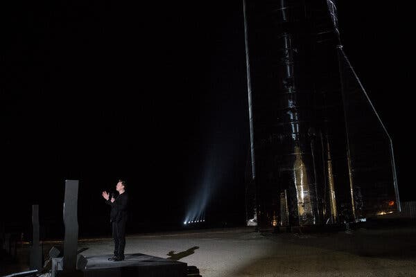 Blue Origin Challenges NASA Over SpaceX Moon Lander Deal