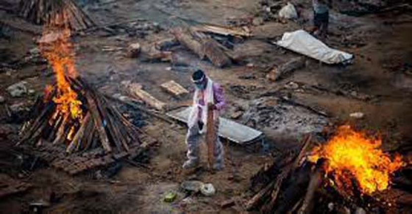 印度连6天确诊破30万　大量遗体排长龙等烧
