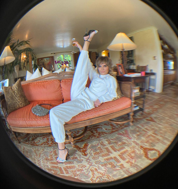 Lisa Rinna's jaw-dropping family home where she married Harry Hamlin – inside
