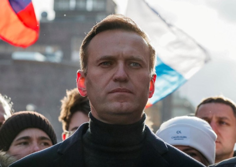Kremlin critic Navalny defiant but gaunt after ending hunger strike