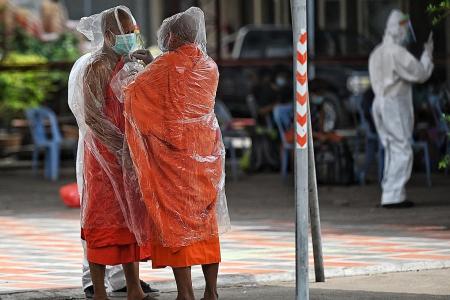 Thailand makes masks mandatory, bans restaurant dining in Bangkok
