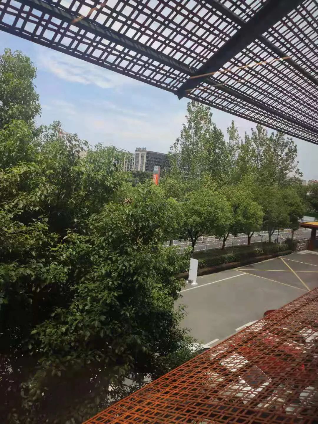 时代里的一粒灰：大厂里的外包年轻人