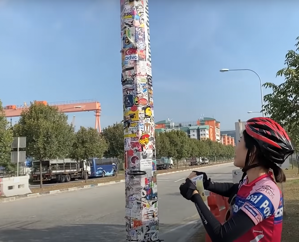 We Now Know How Some Stickers Were Pasted So High in Tuas Lamp Post 1