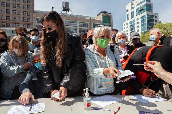 Beer? Money? States and Cities Offer Incentives to Get Vaccinated.