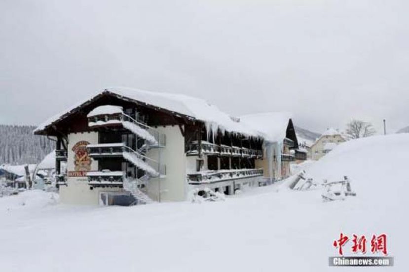 法国阿尔卑斯山区发生雪崩造成至少3人丧生