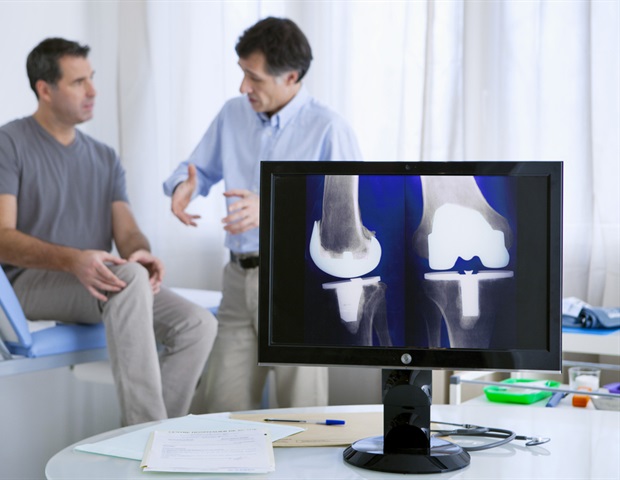 Racial disparities after hip and knee replacement reduced by a "bundled care" Medicare program