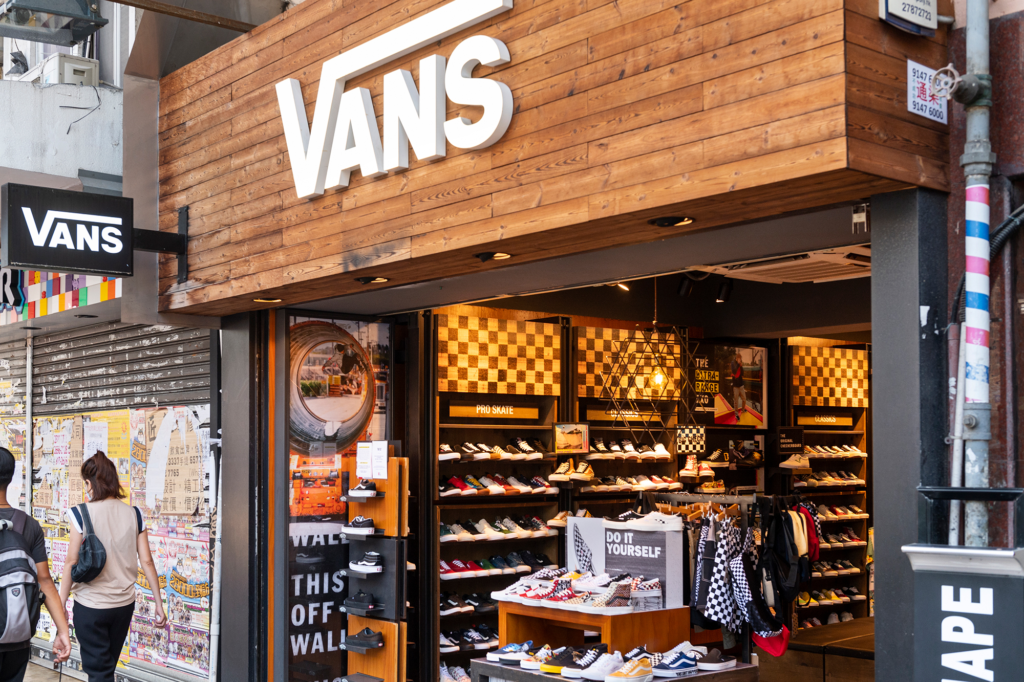 Vans Co-Founder Paul Van Doren Dead at 90: 'He Was an Innovator'