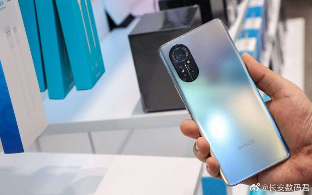 Honor 50 / Huawei nova 9 rear camera design leaks in a blurry image